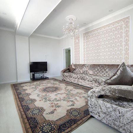 Prestigious Apartment In Biskek Kültér fotó