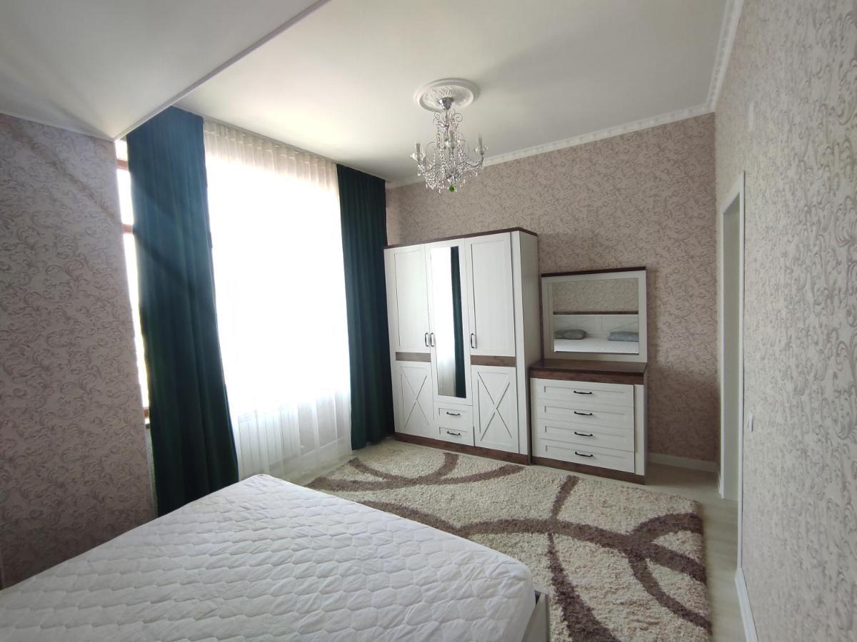 Prestigious Apartment In Biskek Kültér fotó