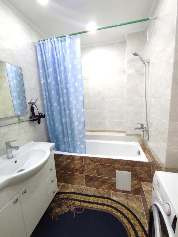 Prestigious Apartment In Biskek Kültér fotó