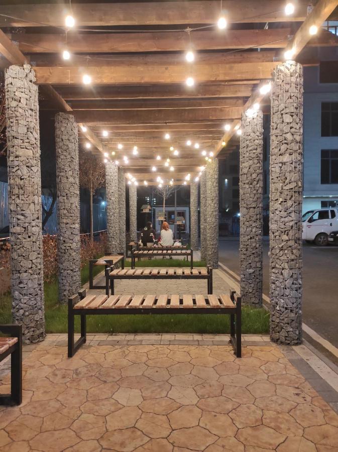 Prestigious Apartment In Biskek Kültér fotó